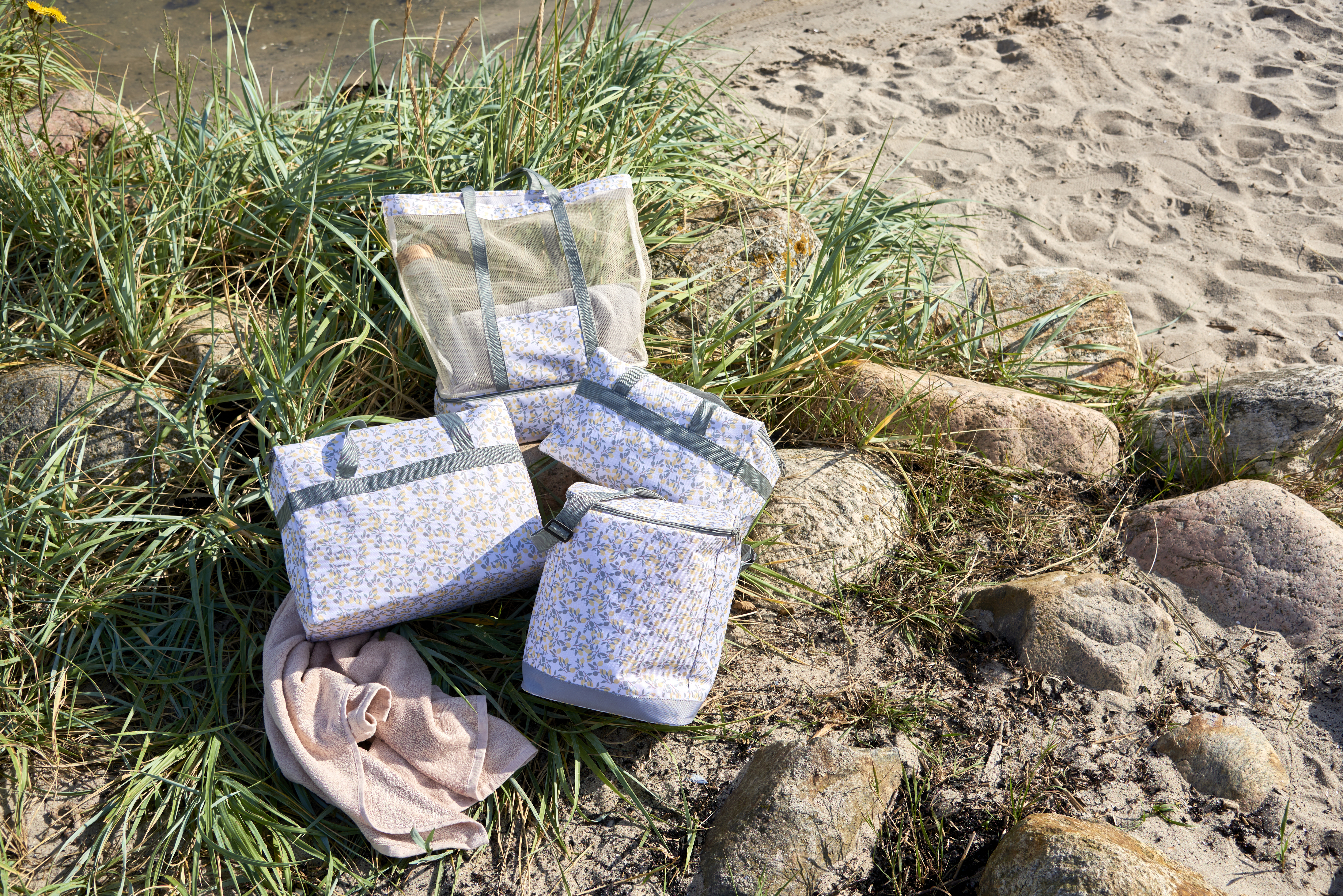 BEACH BAG W/ COOLER
